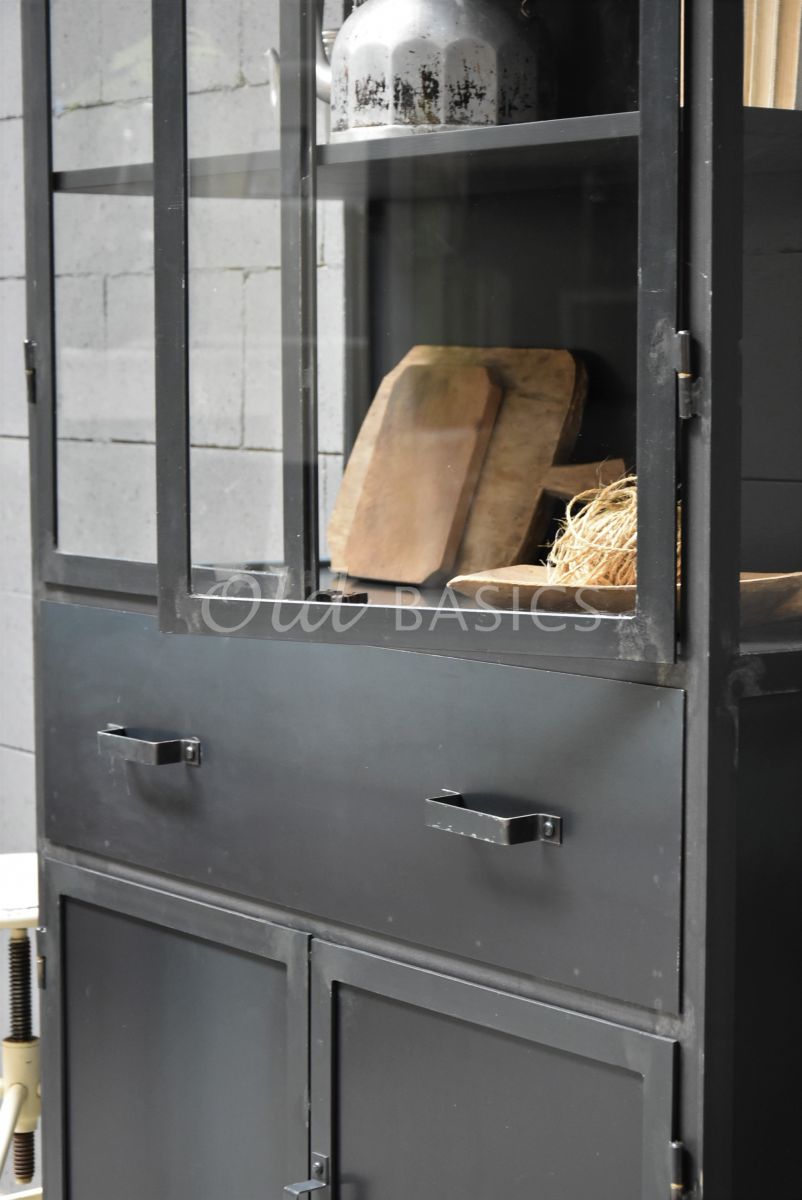 Detail van Apothekerskast Ferro STEEL, 2 deuren, blauwstaal, materiaal staal
